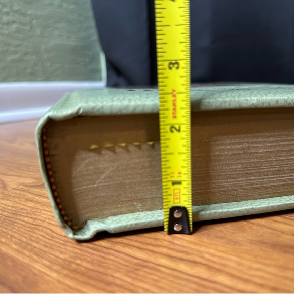 Decorative Holy Bible with Colorful Border 1971 Large Green Gold Font Red Letter - Picture 10 of 15